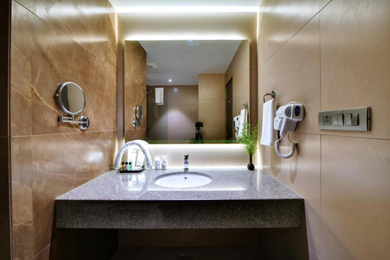 Click Hotel Pithampur Mhow エクステリア 写真