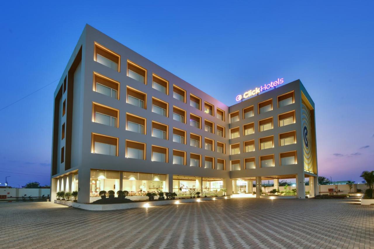Click Hotel Pithampur Mhow エクステリア 写真