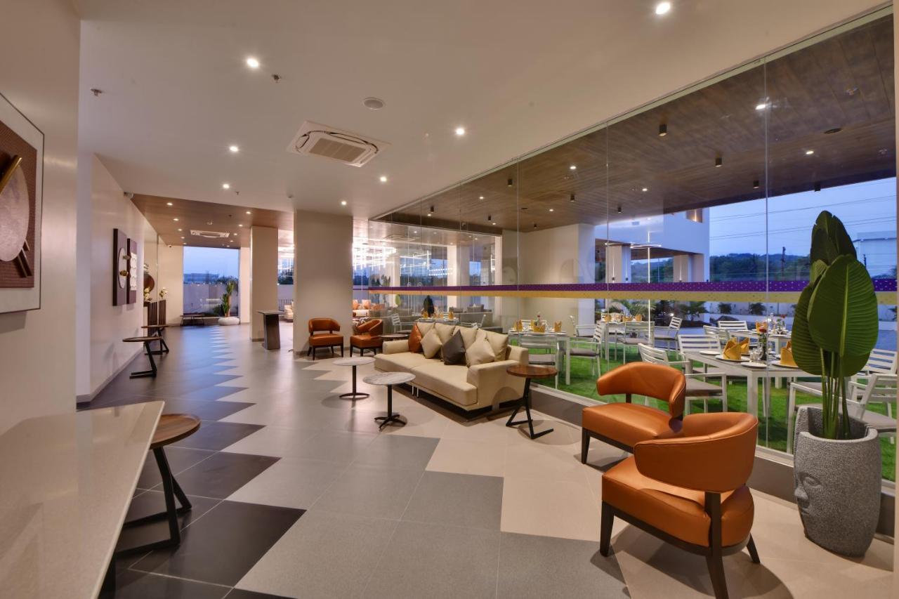 Click Hotel Pithampur Mhow エクステリア 写真