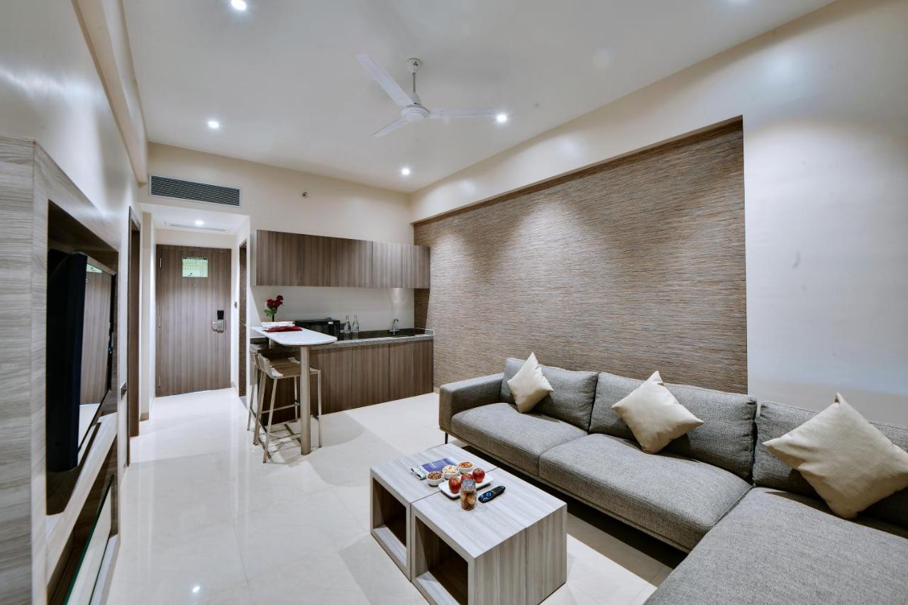 Click Hotel Pithampur Mhow エクステリア 写真