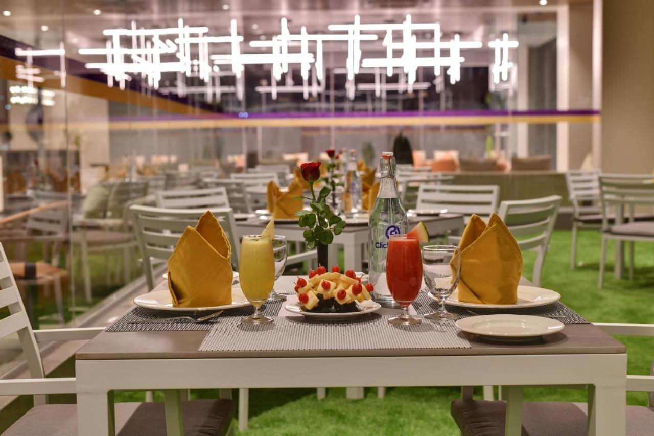Click Hotel Pithampur Mhow エクステリア 写真